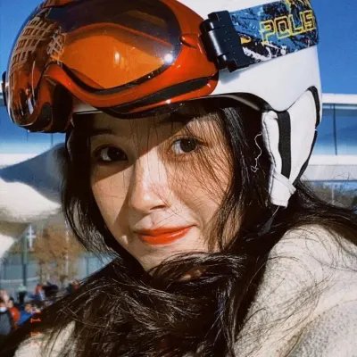 发明接吻的女孩